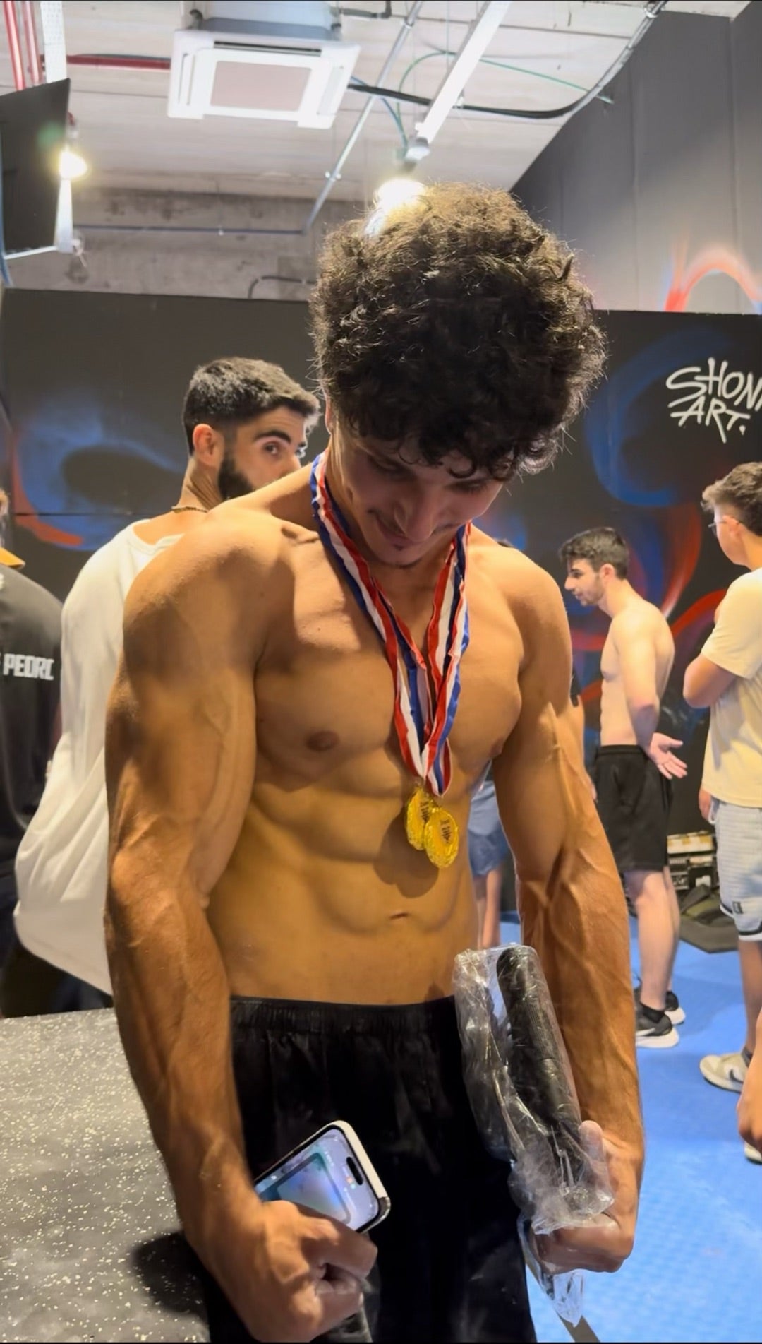 אלירן עם מדליות זהב אחרי תחרות